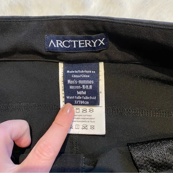 (M) Arc’teryx Men’s Hiking Pants Black Medium Hike Outdoor Windbreaker 33x32 - Picture 8 of 15